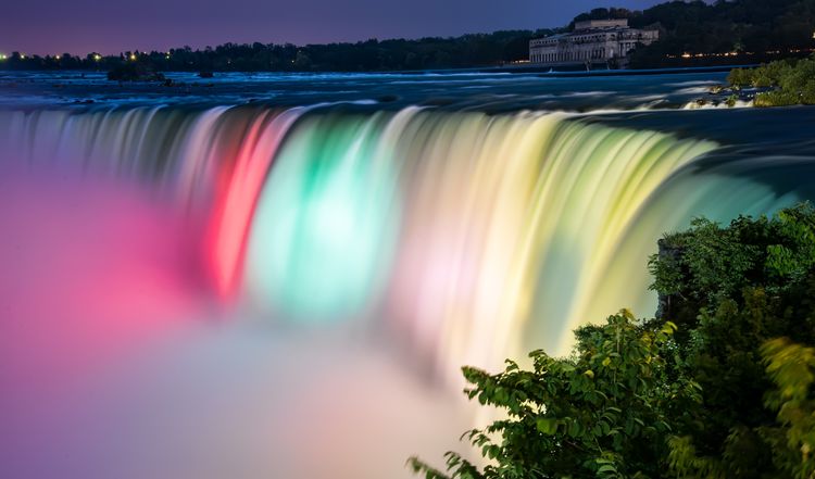 beleuchtete Niagara Fälle